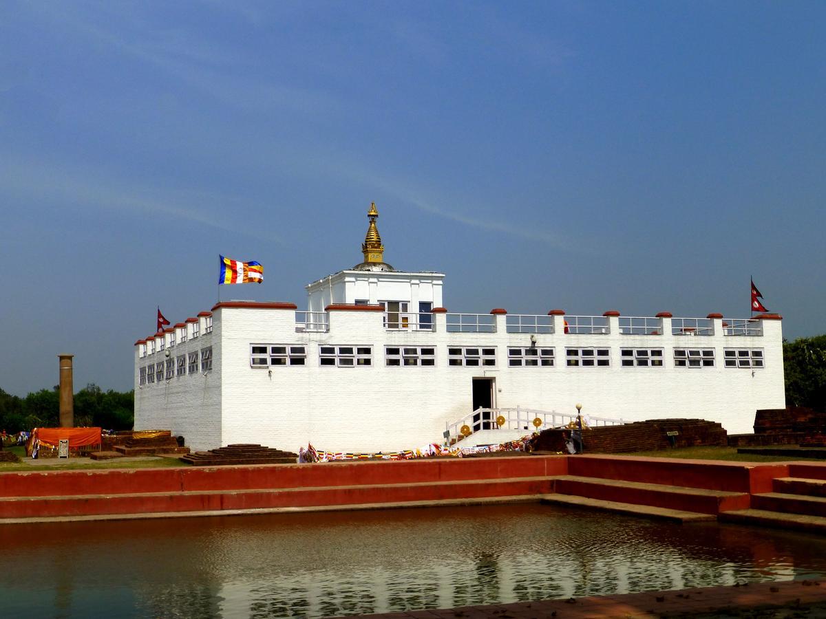 Hotel Suramma Rummindei Luaran gambar