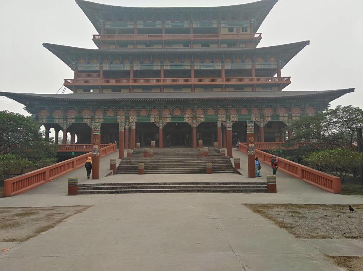 Hotel Suramma Rummindei Luaran gambar